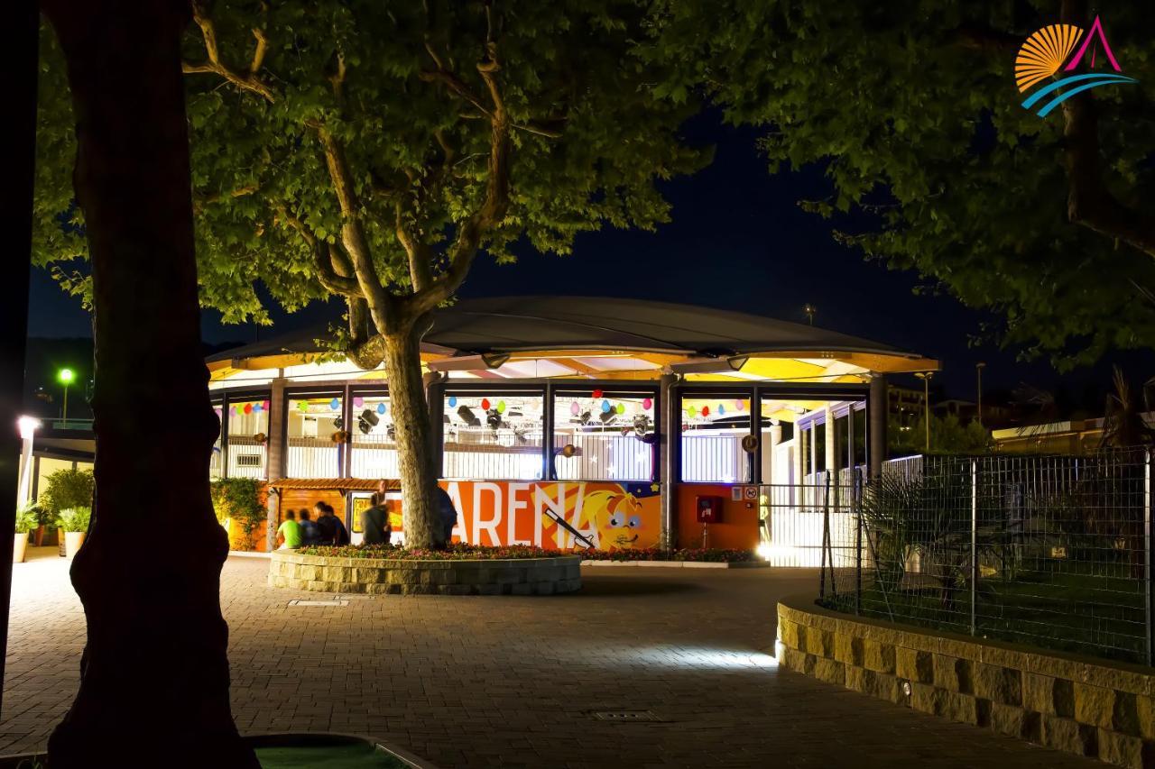 דורמלטו Camping Village Lago Maggiore מראה חיצוני תמונה